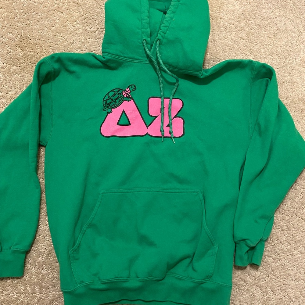 Delta Zeta hoodie ... perfect for any new pledge!!!